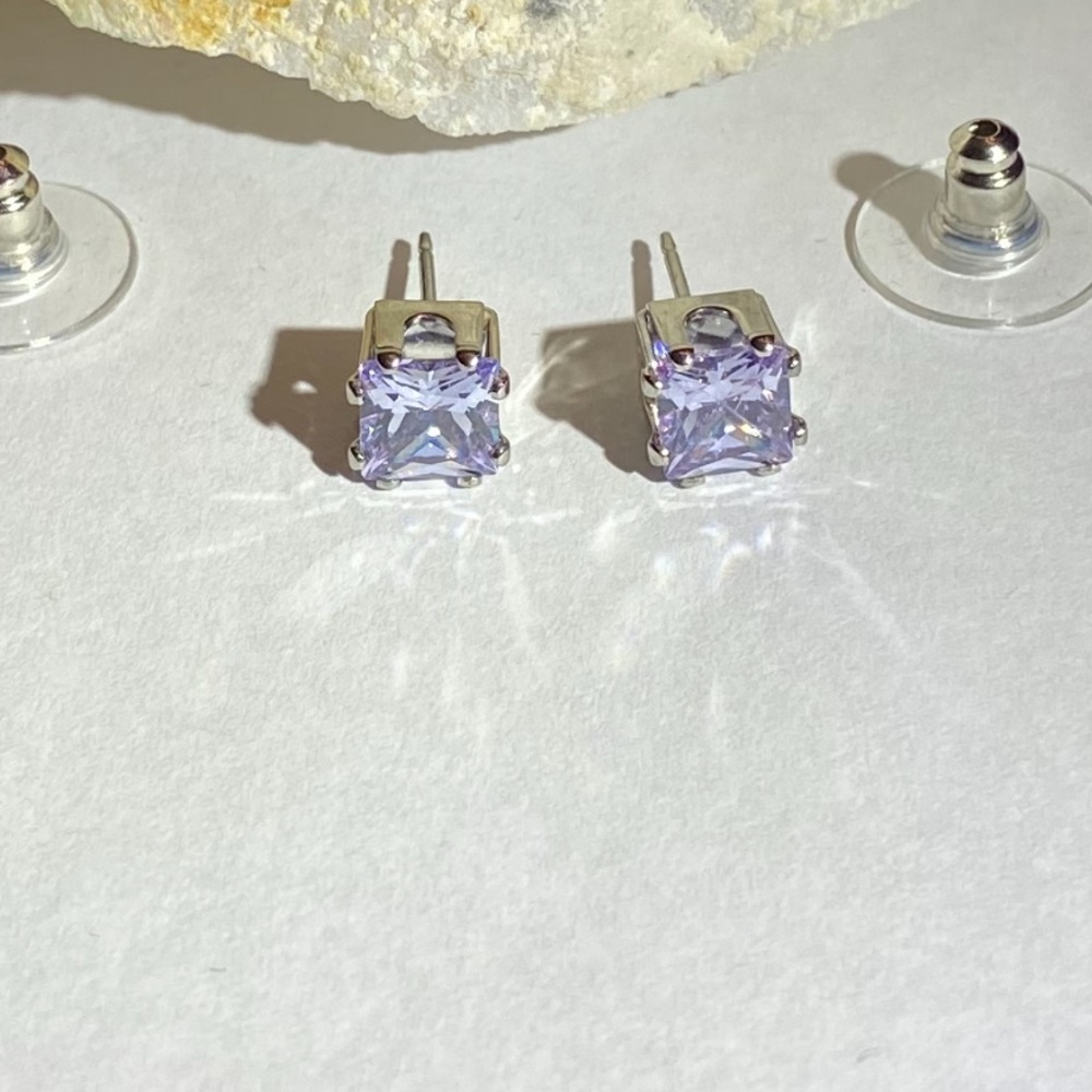 Beautiful 1 carat tanzanite earrings